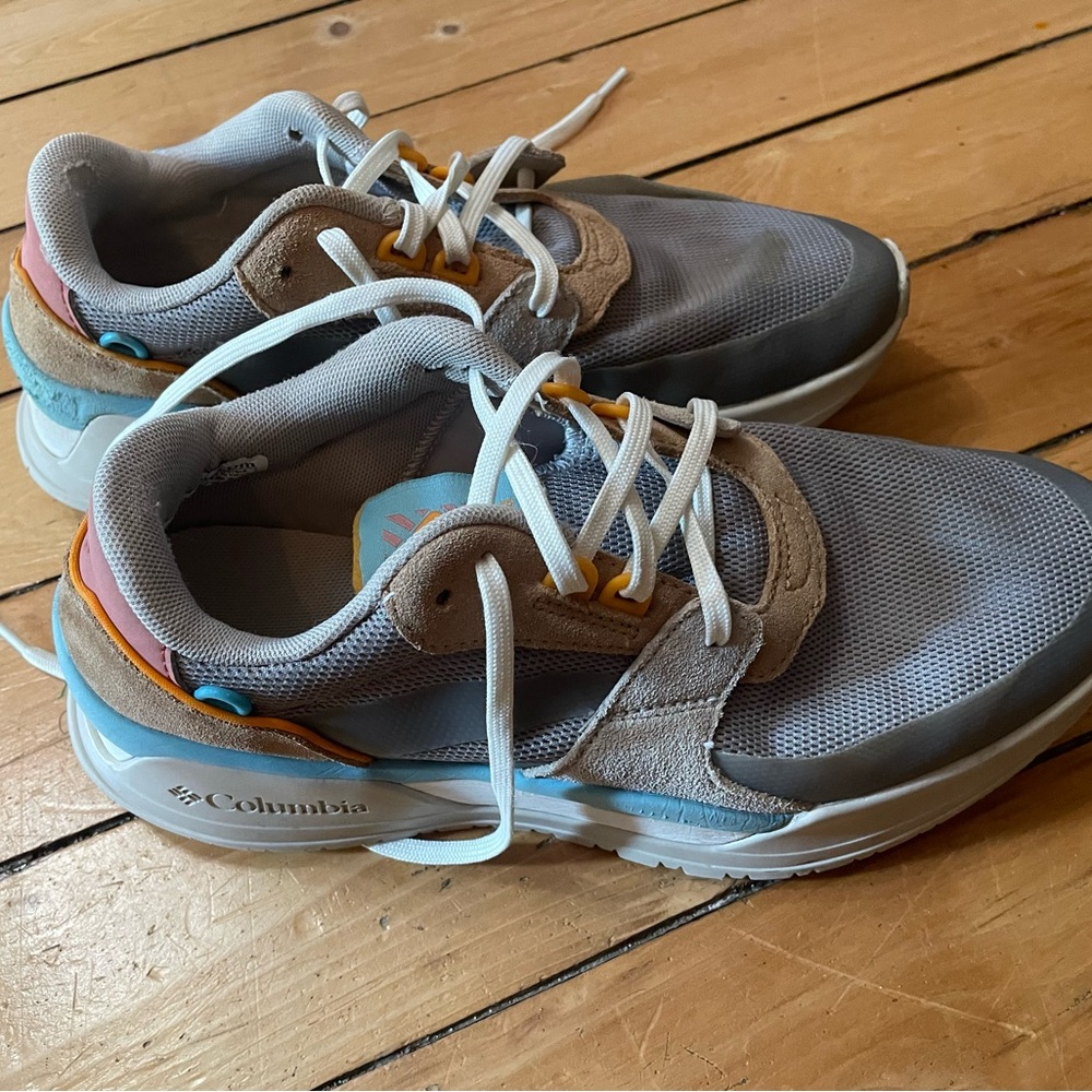 Columbia Women’s Sneakers Size 7.5 Gray Blue Tan Trail Walking Hiking Shoes